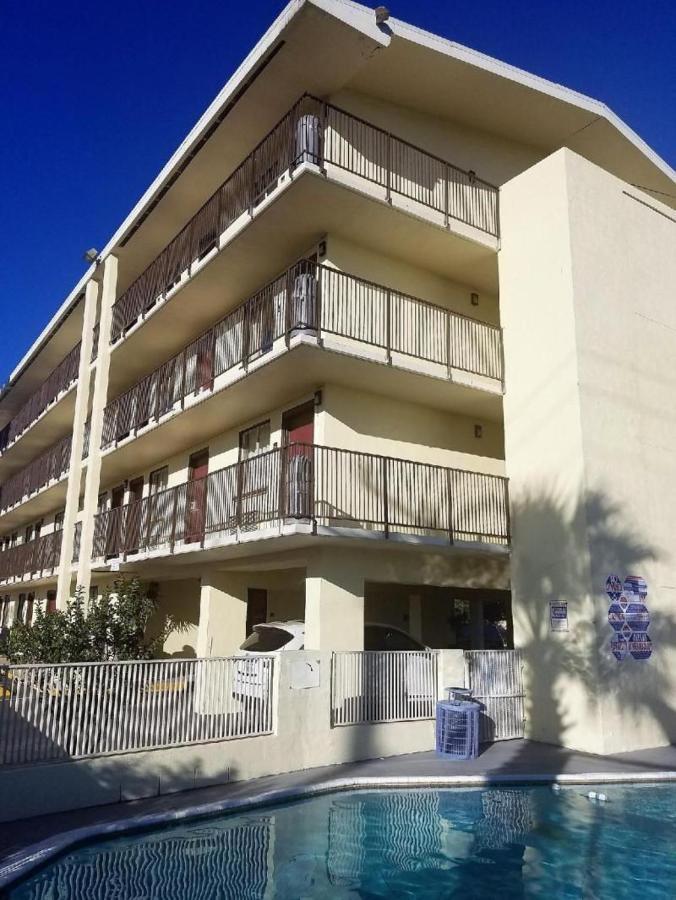 Qubed San Antonio Hotel Bagian luar foto