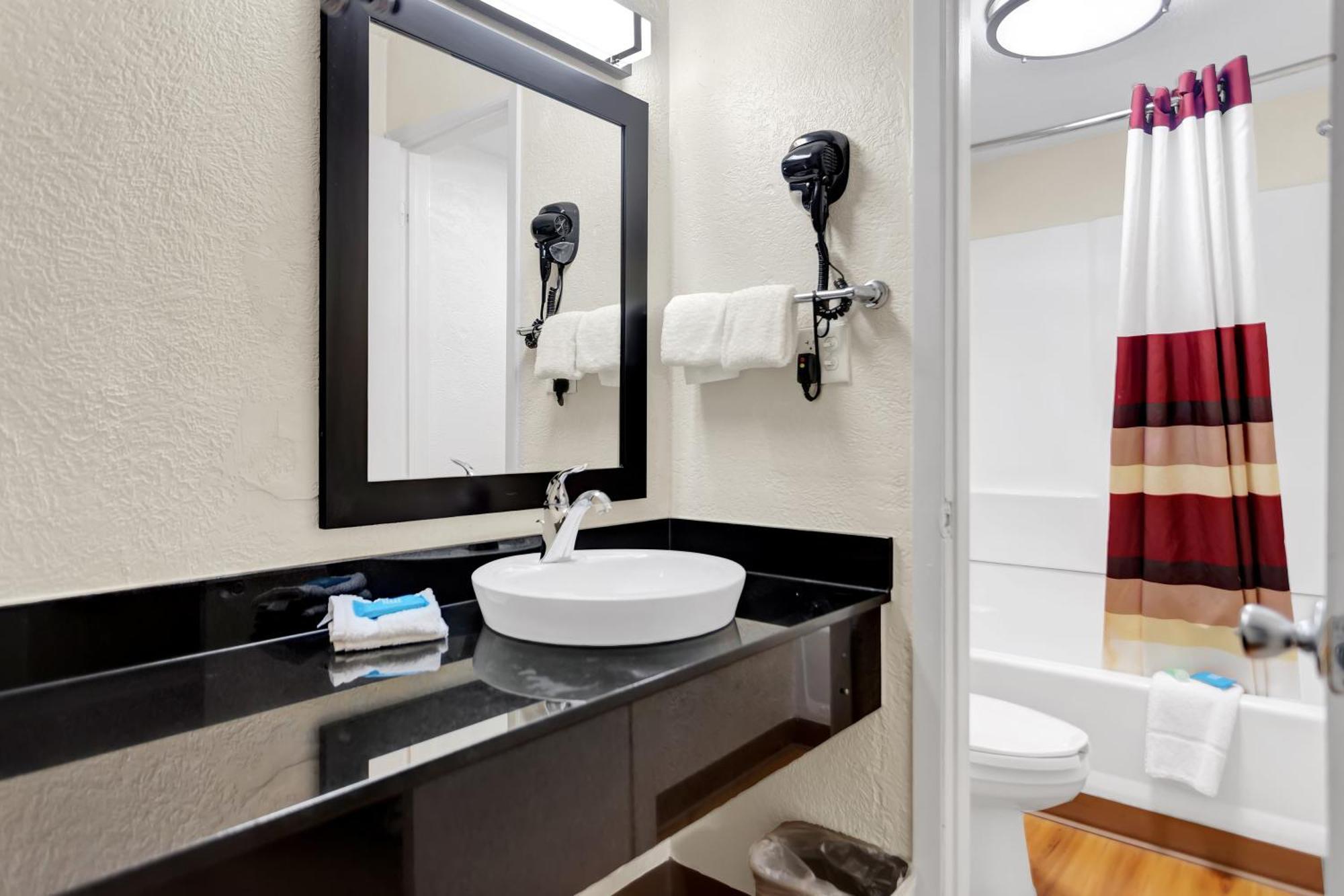 Qubed San Antonio Hotel Bagian luar foto