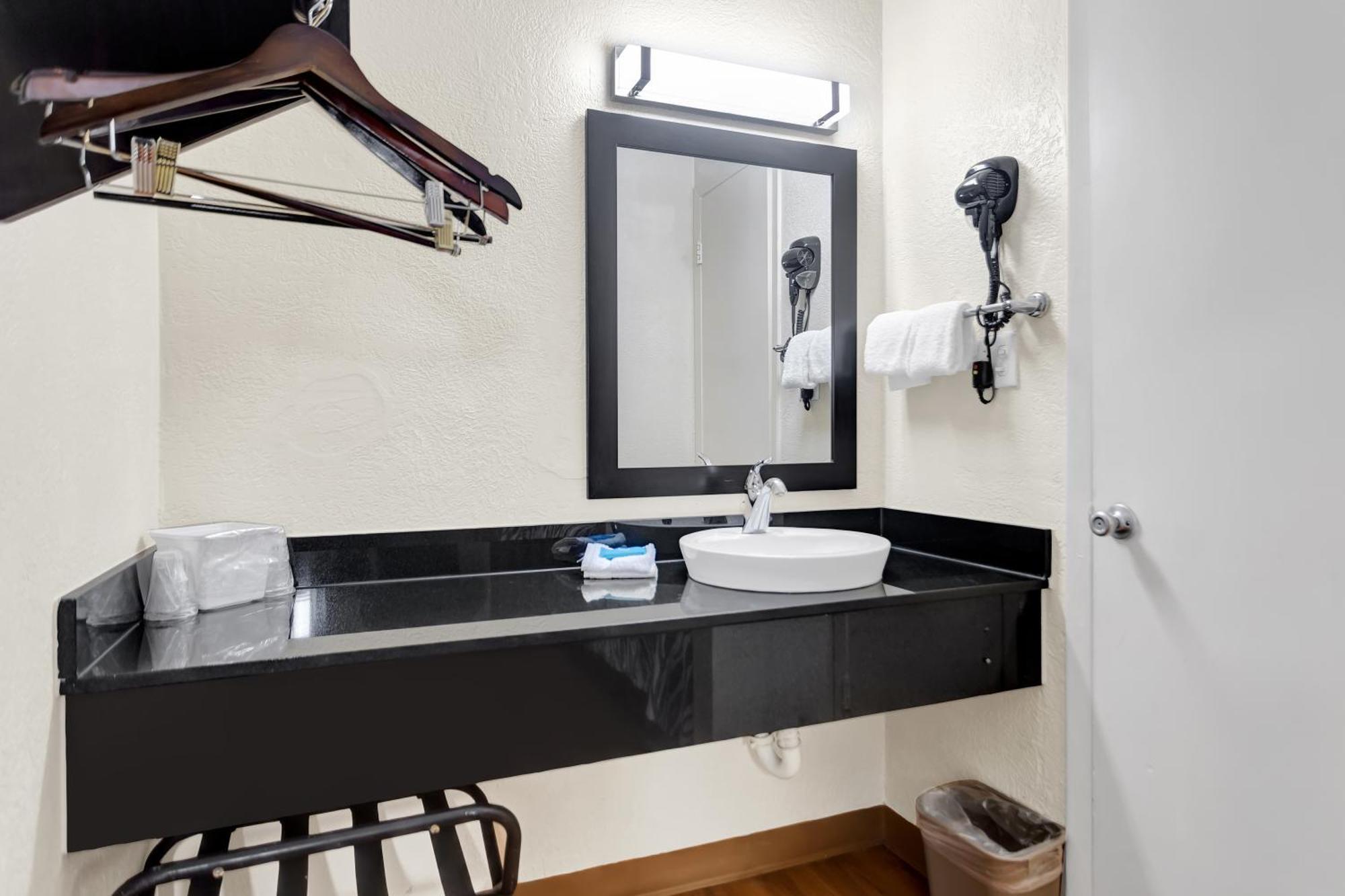 Qubed San Antonio Hotel Bagian luar foto